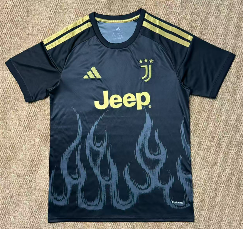 Fan version 26/27 Juventus second away
