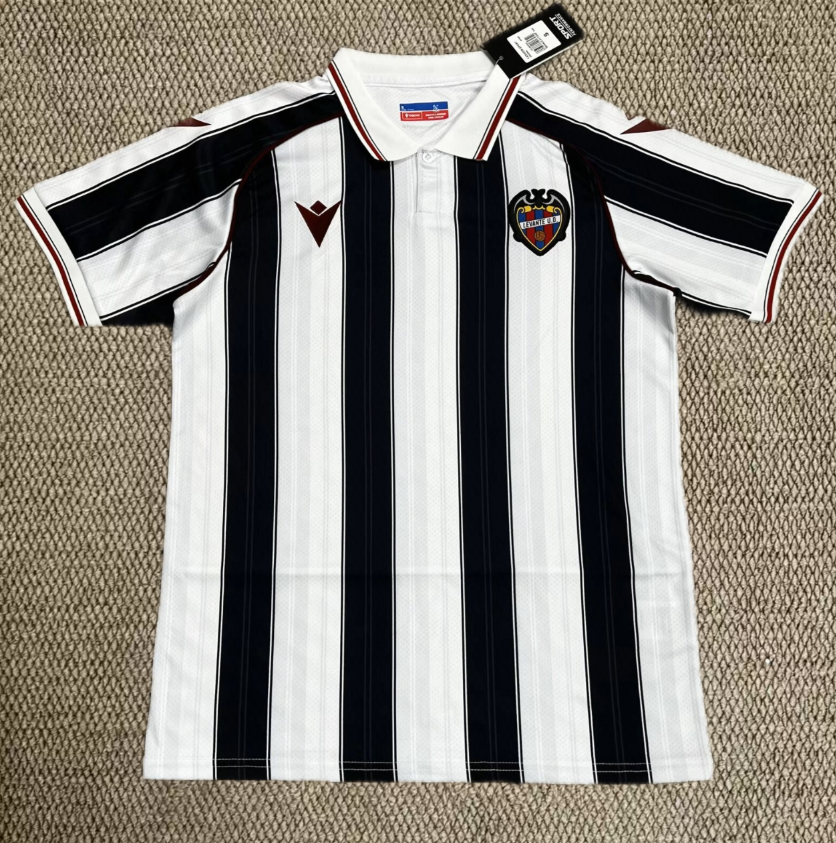 Fan version 26/27 Levante away
